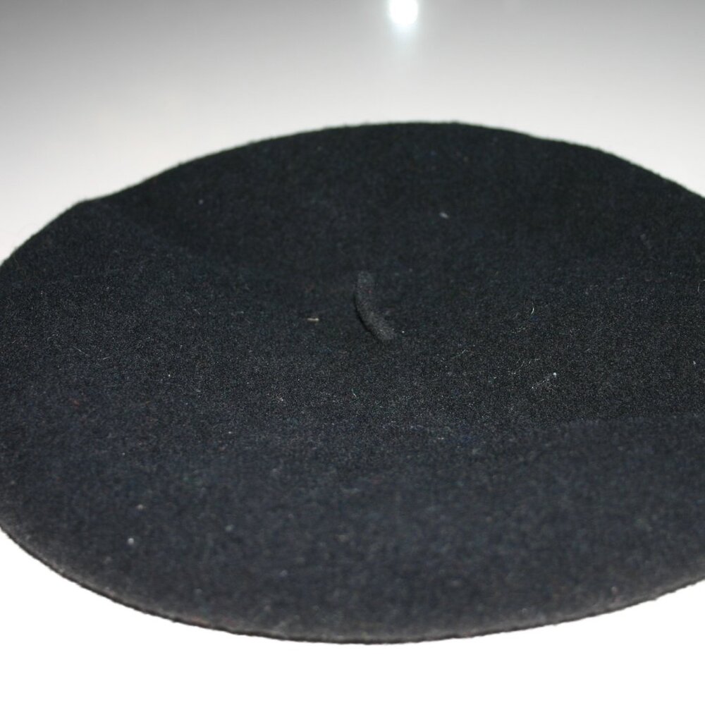 WOMENS' BERET. WOOL. DARK NAVY BLUE.  EXCELLENT CONDITION